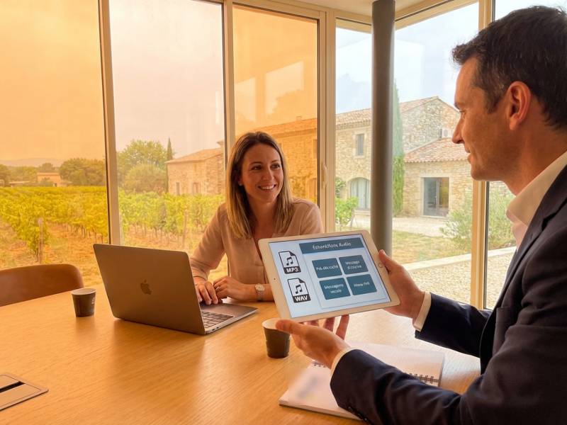 Comment choisir la voix et la musique de votre message d'accueil téléphonique professionnel ?